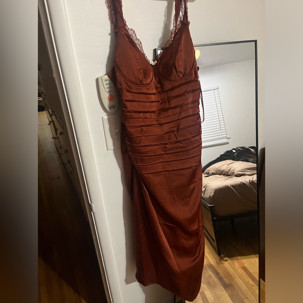 ASTR The Label Midi Ruched Dress - Picture 4 of 5